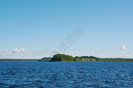 环境水俄罗斯阿尔汉格克岛的肯诺零湖风景树木图片