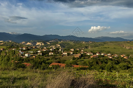 梅尔尼克酿酒区的村庄保加利亚欧洲的Melnik岩石葡萄园图片