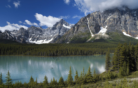 地形的顶峰加拿大艾伯塔邦夫公园加拿大艾伯塔班夫水禽湖是加拿大最古老的公园建于185年位于洛基山图片