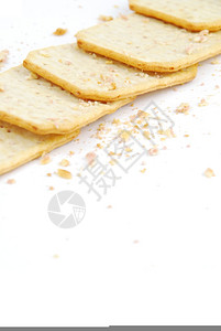 可口白色背景上孤立的长方形奶酪饼干脆的背景图片