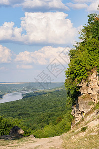 阿尔雪达山Dniester河沿岸的克里夫摩尔多瓦北部的克利夫德涅斯特河附近摩尔多瓦的地貌峡谷图片
