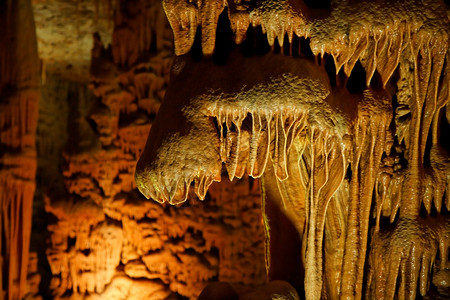 雕塑山洞穴中爪状的粉笔形奇怪图片