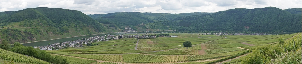 靠近德国欧洲Beilstein的Masselle山谷游客风景农业图片