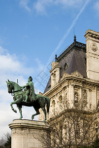 常设艾蒂安马塞尔的青铜雕像自豪地站在法国巴黎德维尔饭店旁边历史欧洲的图片