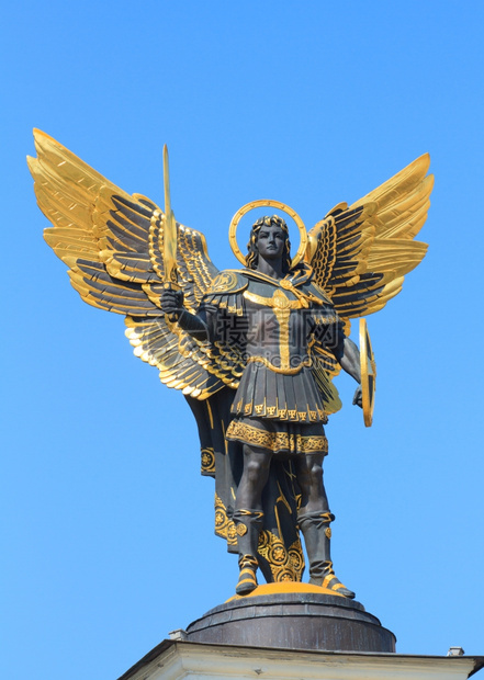 乌克兰基辅独立广场ArchangelMichael的金雕像出席翅膀宗教图片