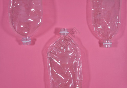瓶子蓝色的无缝粉红背景上孤立的塑料瓶无缝模式回收废物管理概念塑料宠物瓶粉红色背景上孤立的塑料瓶图片