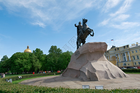 英石正方形博物馆2015年6月4日俄罗斯彼得圣堡的纪念碑2015年6月4日图片