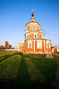 寺庙俄罗斯古代Voskresensky修道院布良斯克地区阴影冲天炉图片