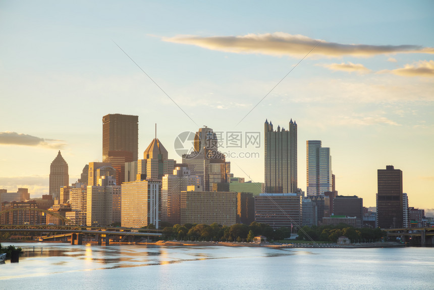城市的匹兹堡风景和俄亥河清晨市中心克拉夫琴科图片