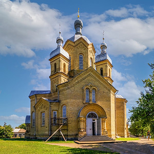 乌克兰切尔卡西省地区东正教堂0712在乌克兰切尔卡西地区一个阳光明媚的夏季日间东正教堂举行会晴天旅图片