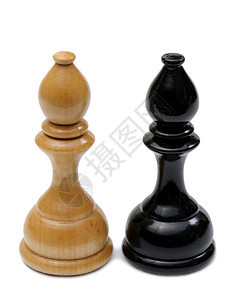 运动木制象棋粉碎光和暗色战略商业图片