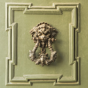 装饰品纳达林以狮子头形状的敲门窗建造图片