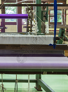 工艺丝绸厂的旧织造机特定焦点穿梭工业的图片