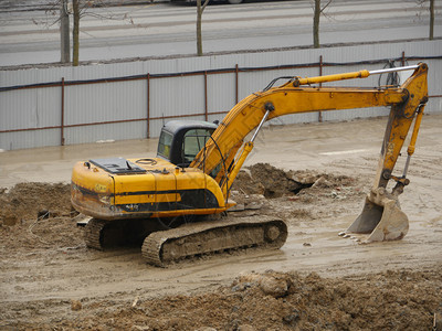 建筑工地侧对面看到建筑工地黄色挖掘机的土圣彼得堡黄色的机器图片