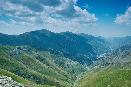 道路Kaldama通行证3062米吉尔斯坦西部JalalAbad地区山公路旅行天空图片