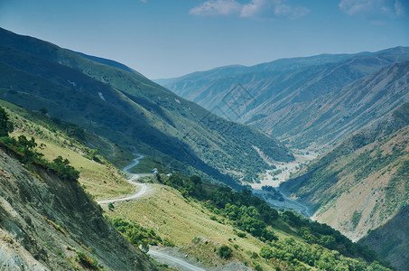 美丽的天Kaldama通行证3062米吉尔斯坦西部JalalAbad地区山公路景观图片