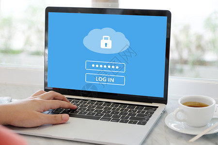 平台将手提笔记本电脑与云数据存储密码登录在屏幕上网络安全概念连接起来用户技术图片