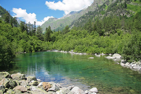 旅行自然水俄罗斯联邦南部Teberda和Dombai的Baduk山脉绿湖图片