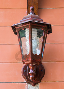古董屋木灯笼挂在墙上单身的图片