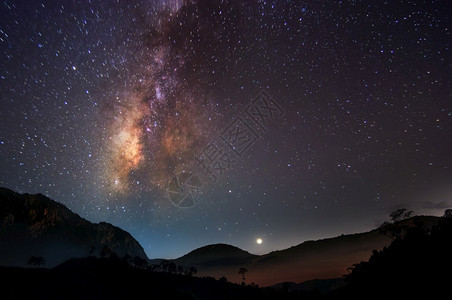 山上有牛奶长速的外表假体山上有牛奶也星云夜晚天文学图片