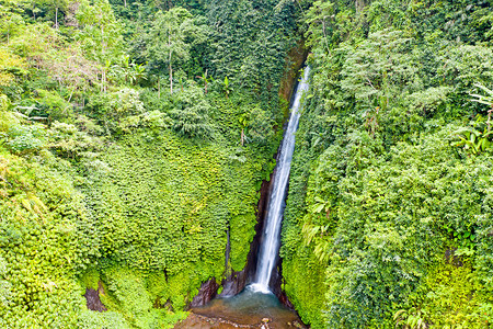 从印度尼西亚巴厘的蒙杜克瀑布姆热带自然图片