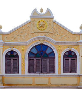 泰国南部黄色建筑物的旧窗头口黄色的过时正方形图片