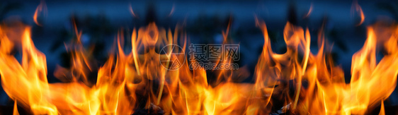 黑色的蓝背景上亮橙火焰拼贴画的蓝色背景上的亮橙火焰危险活力图片