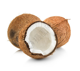 牛奶外壳在白色背景上孤立的椰子自然图片