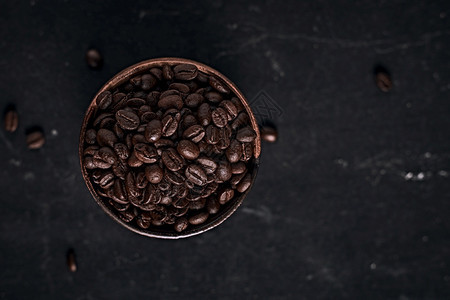 黑咖啡豆图片