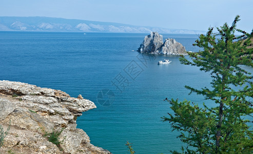 景观布里亚特洲俄罗斯西伯利亚贝加尔湖岬角布汗奥洪岛的岩石沙曼卡图片
