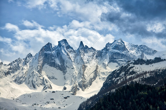 岩石瑞士Rhaetian阿尔卑斯山的Scior集团雷蒂安花岗岩图片