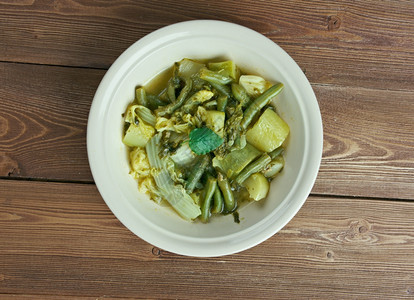 乌坦蔬菜菲律宾蔬菜汤式盘黄色的美味马诺克图片