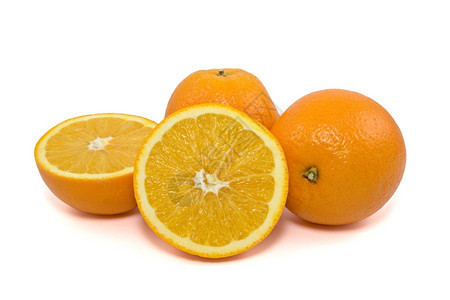 剥Ripe橙子水果孤立在白色背景上健康品尝图片