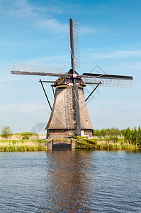 荷兰Kinderdijk风车照片晴天景观河图片