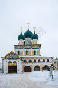 消寒图建造传统的在俄罗斯亚拉夫地区图塔耶市的冬季寒日复活大教堂金的背景