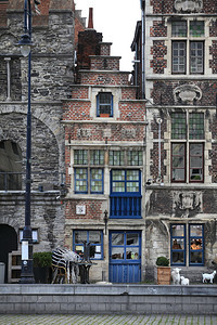 旅行十二月2013年月6日比利时布鲁塞尔2013年月6日佛兰德建筑传统房屋的外表19世纪传统的佛兰德住房外表镇图片