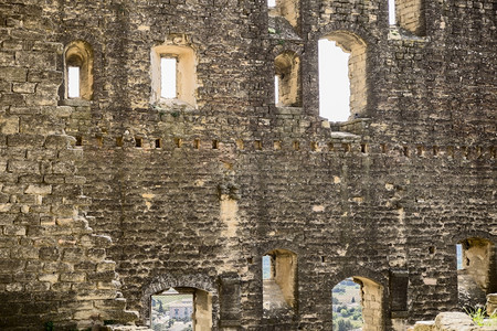 废墟老的古城堡一个大墙壁历史里程碑位于Pape的ChateauneufdePape结石图片