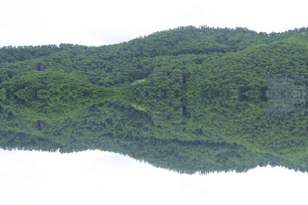 天空滚动场地山丘貌图片