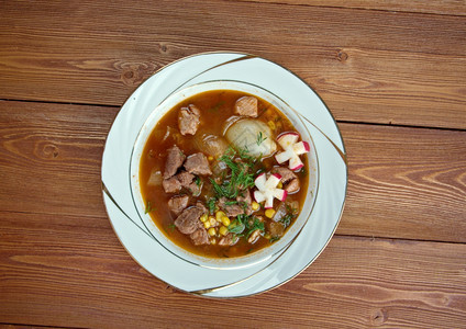 洋葱玉米泊唑Pozole传统汤由猪肉红辣椒萝卜香肠和西兰特罗制成的墨西哥浓汤图片