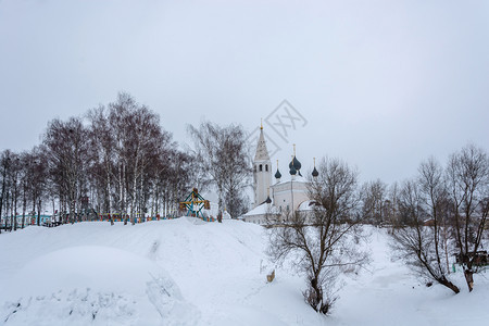 大教堂俄罗斯亚拉夫地区Vyatskoye村冬季基督复活日教堂的复活金雅罗斯拉夫尔图片