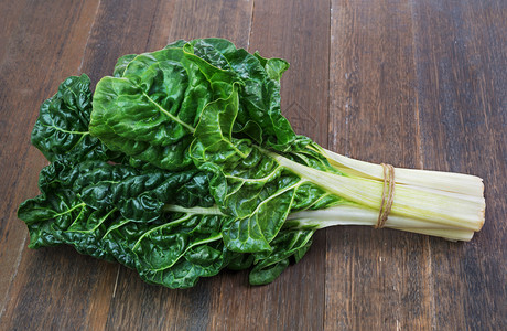 维他命木制的新鲜绿色菜叶旧木本的蔬菜饮食图片