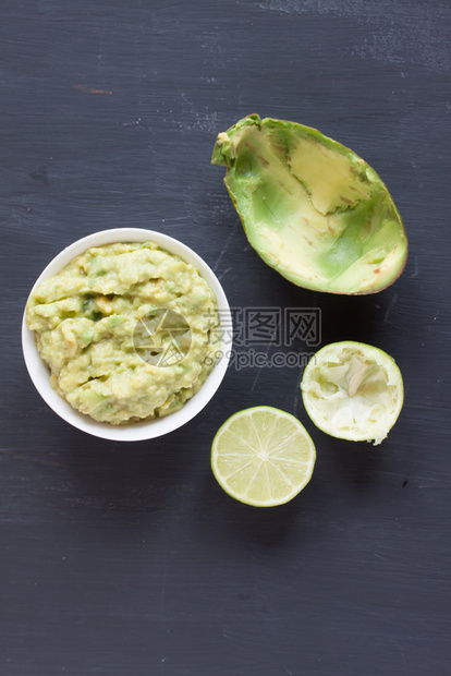 avocado鳄梨酱盘子乌拉圭人一顿饭图片