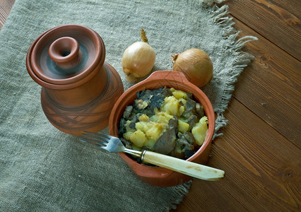 肉午餐蔬菜Tushanka白俄罗斯木本土豆炖料背景图片