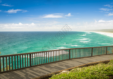 澳大利亚在昆士兰Stradbroke岛的夏日海滩观望天旅行空图片