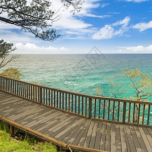 小心水颜色澳大利亚在昆士兰Stradbroke岛的夏日海滩观望图片