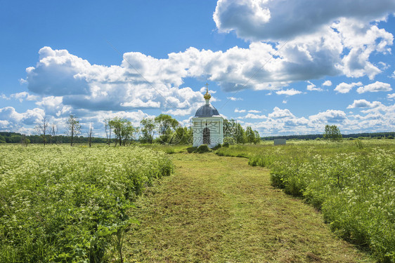 传统的泰特里诺为纪念神之母亲Bogolyubskaya圣像的泉俄罗斯科托马地区Nerekhtsky区Teterino村宗教图片