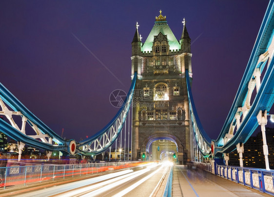 黄昏在英国伦敦的塔桥夜间幕之英国的地标图片