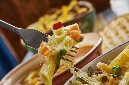 意大利面俗气芝士餐饮奶牛烹饪传统各种菜盘顶视图美味的图片
