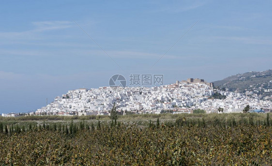 建筑物西班牙海岸马拉加市附近的安达卢西亚山丘上典型的白西班牙人房屋欧洲蓝色的图片