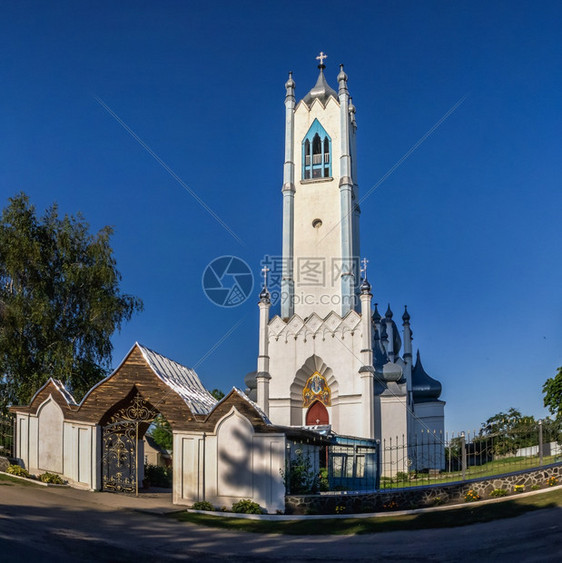 省乌克兰莫什尼0712乌克兰莫什尼村的变形教堂在阳光明媚的夏日乌克兰莫什尼村的变形教堂发现图片